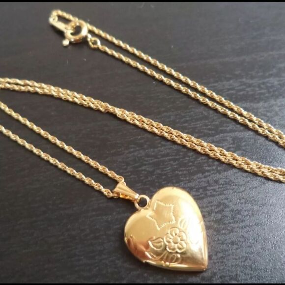 Trifari Jewelry - STUNNING VINTAGE SIGNED CROWN TRIFARI HEART FLOWER LOCKET 15.5" NECKLACE EUC